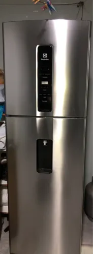 Vende-se geladeira eletrolux frosfree, painel digital toda em inox 390L sem marcas de uso!