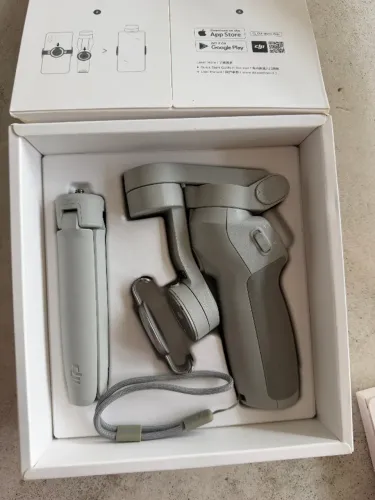 DJI OM 4 (Osmo Mobile 4) - estabilizador portátil (gimbal)