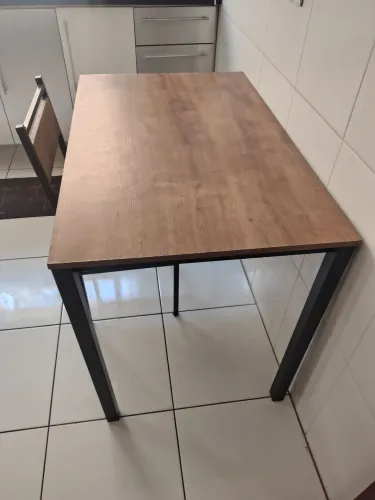 Mesa com 2 cadeiras
