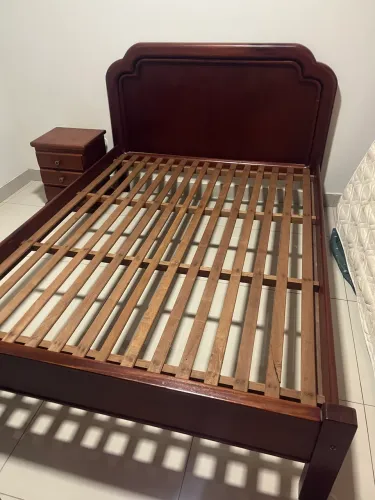 Cama de madeira