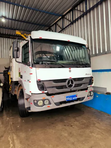 Mercedes Benz Atego 1719 com munck