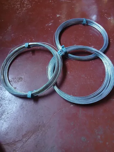 Arame galvanizado liso vendo os 3 rolo de 1k cada rolo tem 75 metro