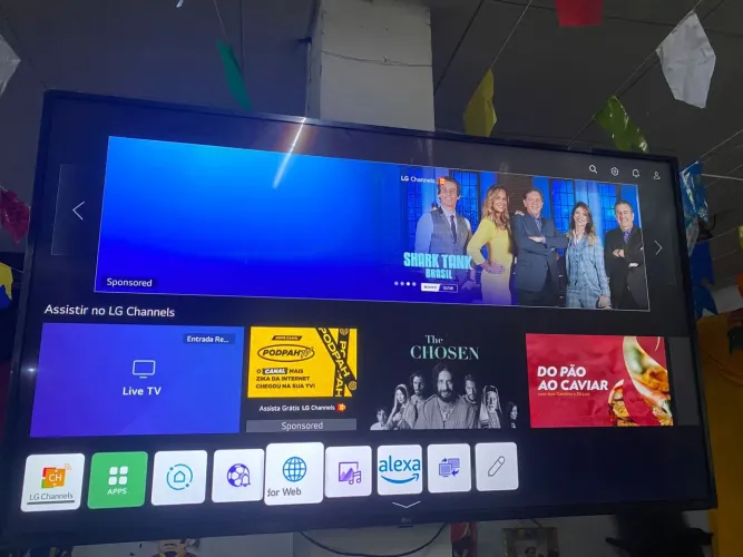 TV Smart LG com sistema webOS. 