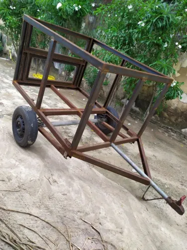 Carrocinha reboque de um eixo 