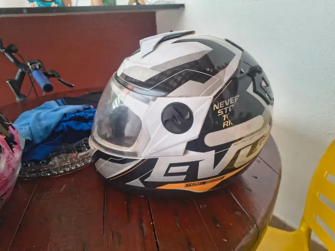 Capacete