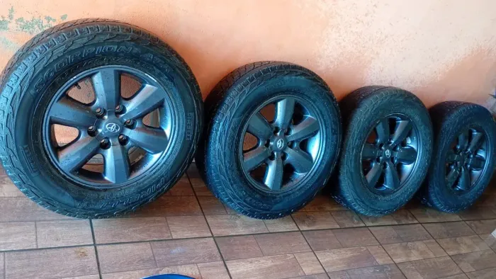 Rodas com pneus 265/65/17