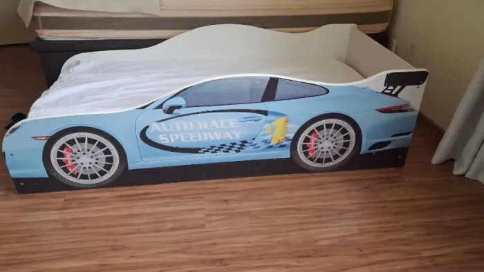 Cama Infantil Carro de Corrida (Completa: Colchão + Protetor + 2 Lençóis)