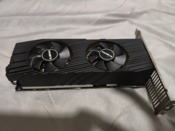 Placa de video GTX 1650 4GB
