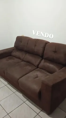 Sofá três lugares 