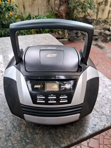 Aparelho de som portátil marca NKS 5150CD 