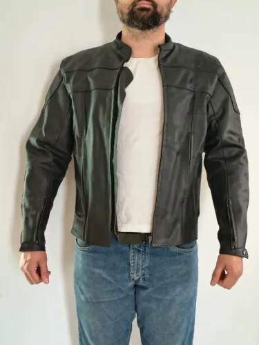 Jaqueta de Couro Importada com Proteção para Motociclista
