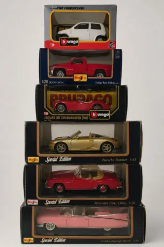 Coleção 6 Clássicos Carros Grandes Escala Maior Maisto e Bburago - Carros de Colecionador