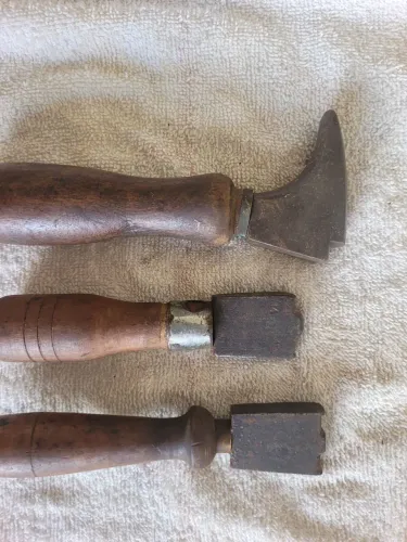 Ferramentas antigas de sapateiro