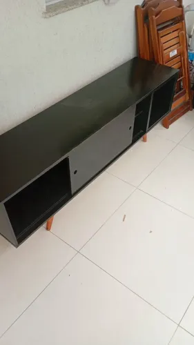 Rack para TV 165cm Preto com Portas de Correr - R$ 100