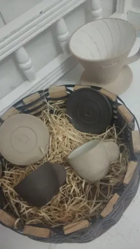 Cerâmica coador e xícaras feito a mão