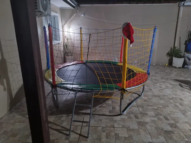 Cama Elástica 2.44m Pula Pula Aço c/ Rede e Escada