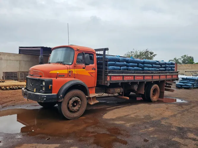 Caminhão mercedes 2213