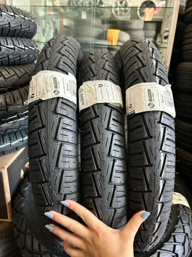 01 pneu traseiro 90/90R18 Maggion Whinner 