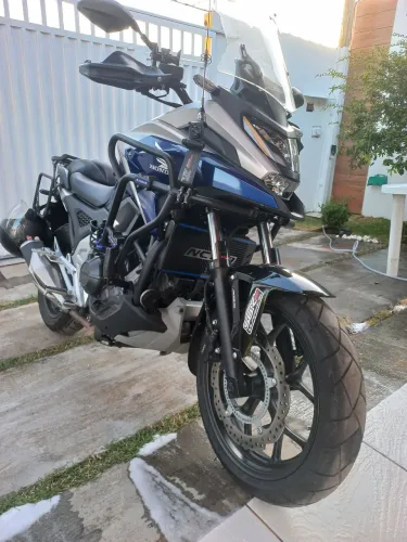 NC 750 novinha com vários acessórios