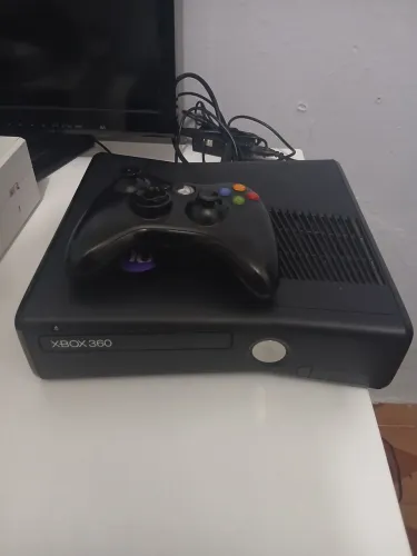 Xbox 360 original bloqueado com 1 controle