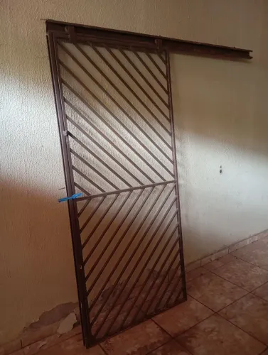 Portão usado em bom estado 
