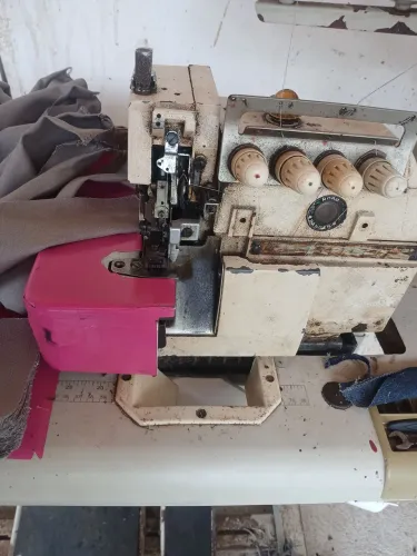 Máquina overloque