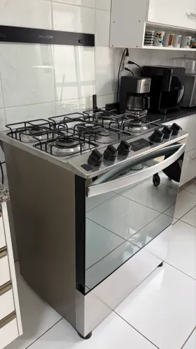 Vendo Fogão Brastemp 5 bocas Bivolt com turbo chama e touch timer