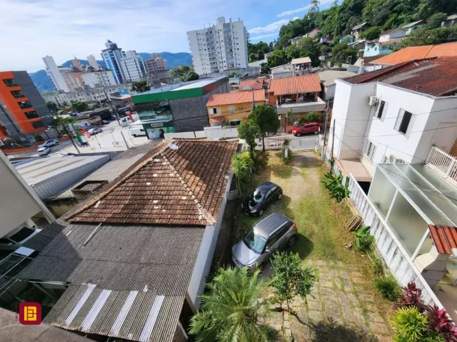 Terreno na Agronômica com viabilidade de construção