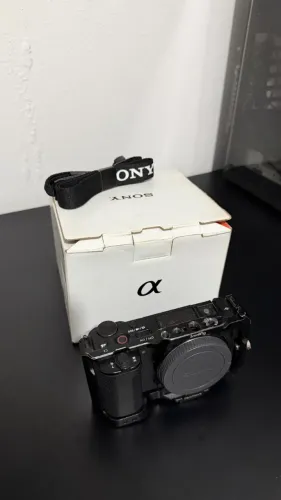 Câmera Sony Zv-e10 Mirrorless Com Cage De Proteção (Usado)