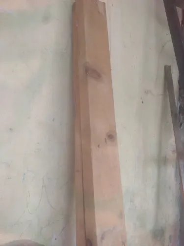 Duas peças de 2 m de Pinho