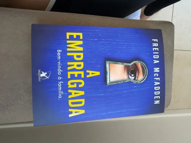 Livro A Empregada Freida McFadden