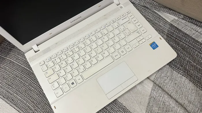 Notebook Samsung para retirar peças ou consertar para uso .