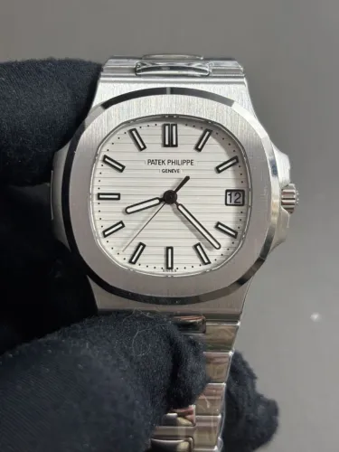 Relógio Patek Philippe Nautilus Ref:5711 Mostrador Branco 40 Milímetros Automático
