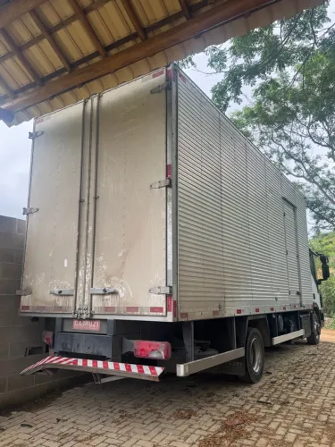 VENDO BAÚ CAMINHÃO 3/4 6,20M