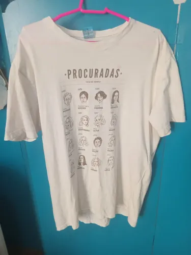 Camiseta Vilãs Icônicas da telenovela brasileira da marca Bendota Augusta