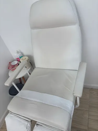 Cadeira para Podologia / Manicure Reclinável com Apoio de Pernas