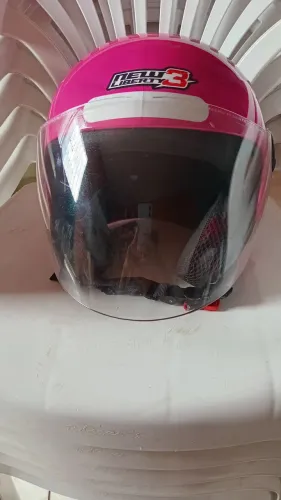 Capacete semi novo