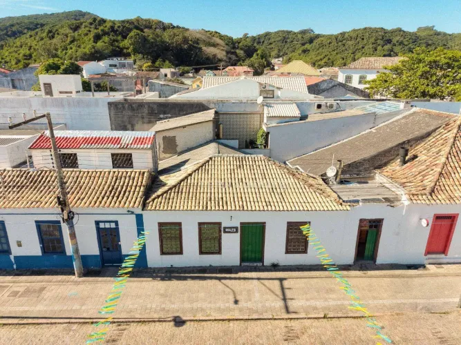 75m² na rua gastronômica de Laguna, com alto fluxo e visibilidade