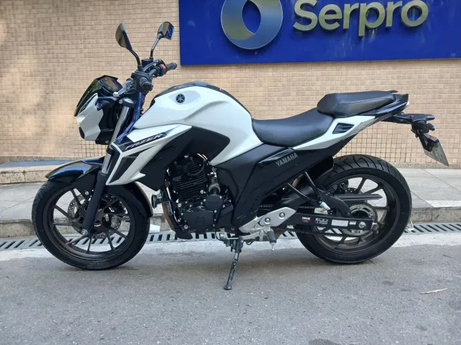 Yamaha Fz25 2026 connected branco pérola