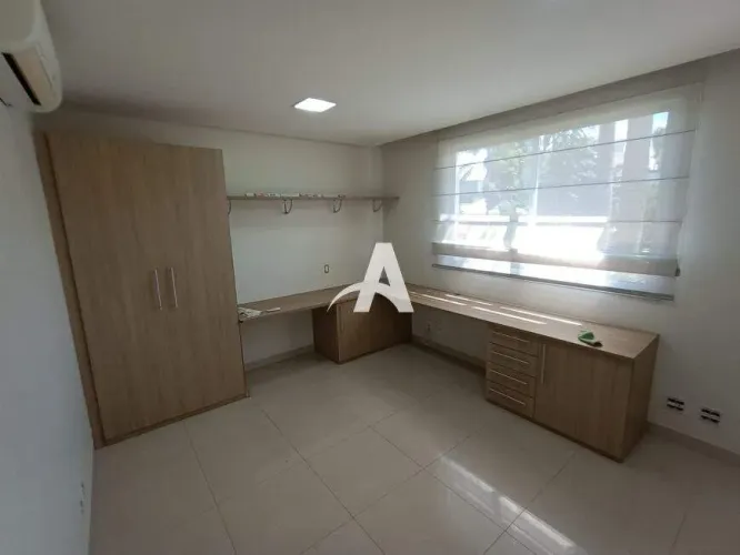 Casa em Condomínio para aluguel, 4 quartos, 4 suítes, 3 vagas, Jardim Karaíba - Uberlândia