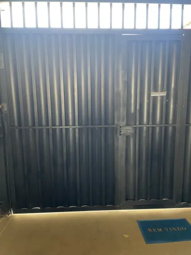 Portão de garagem de alumínio