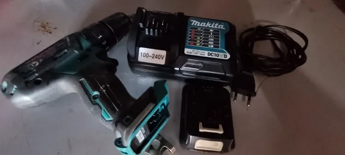 Vendo parafusadeira marca Makita