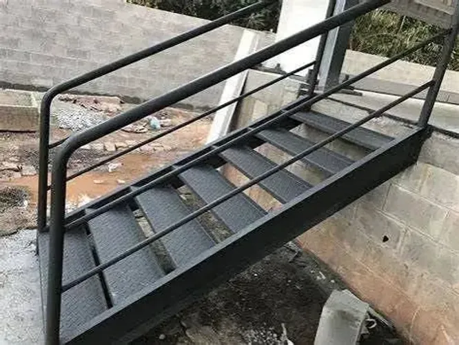 Fabricação escadas estrutura metalica
