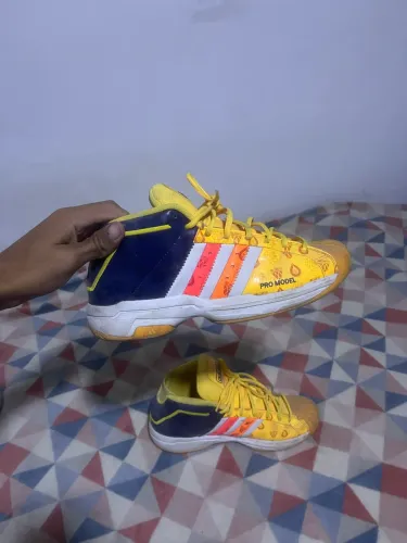 tenis adidas original (para basquete)