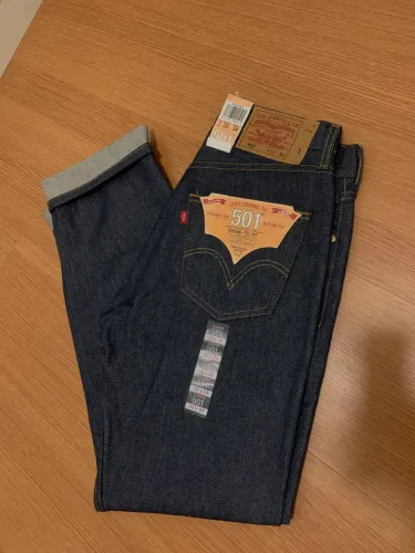 Calça Levis 501 nova