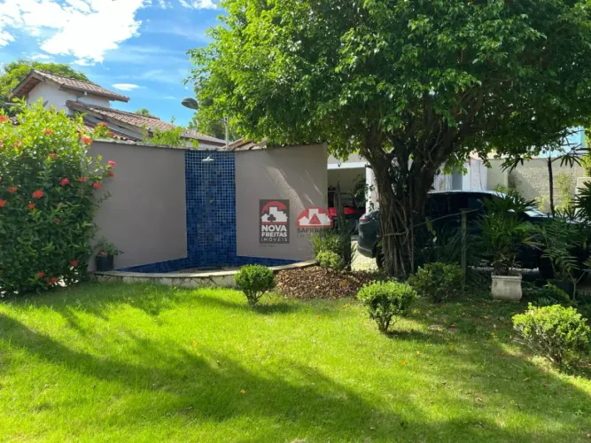 1060,00m² com 3 casas construídas em excelente localização no centro de Caraguá. Residenci