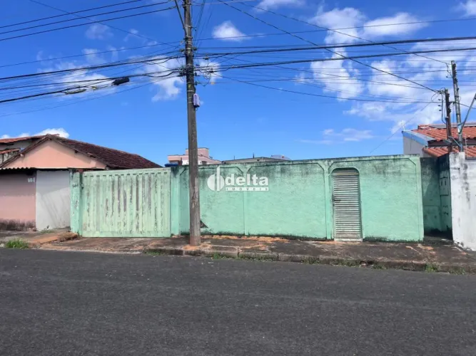 Terreno disponível para venda no bairro Santa Mônica em Uberlândia-MG