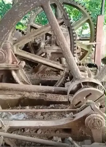 Vendo engenho de moagem de cana antigo