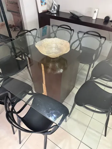 Mesa de jantar com 8 cadeiras