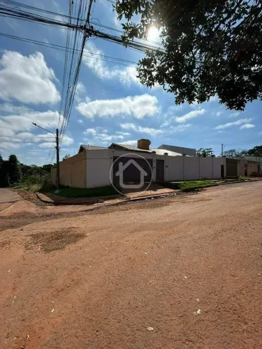 CASA COM EDÍCULA JD MANSUR
